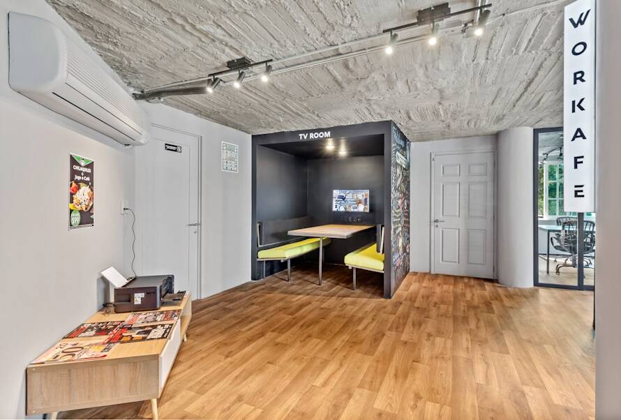 Photo "Transform Your Brooklyn Basement into a Productive Workspace Today"