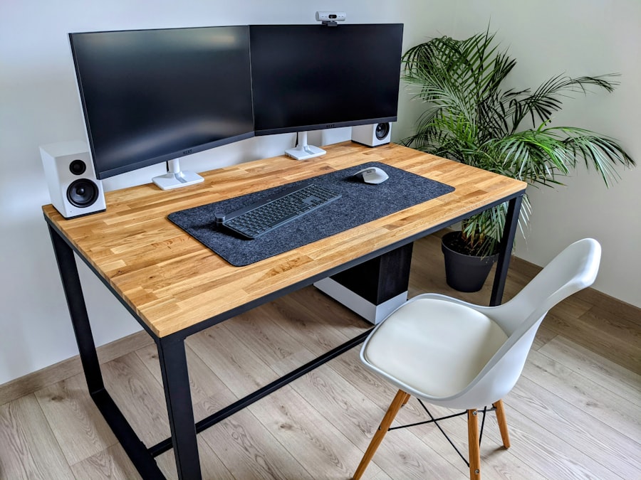 Photo Sleek desk