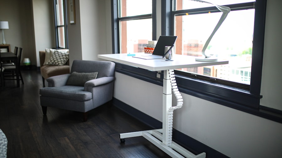 Photo Adjustable desk